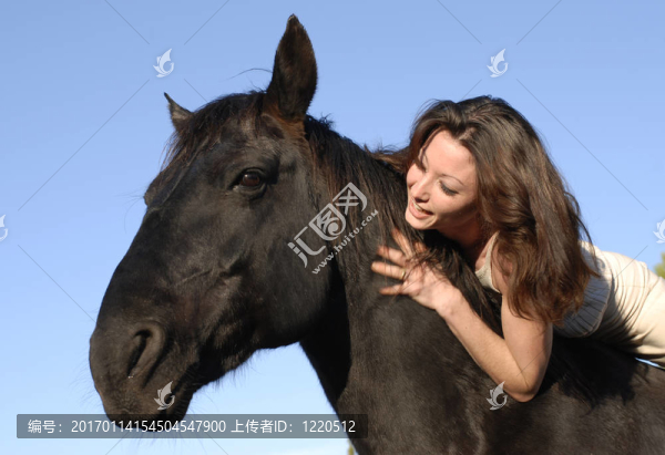 女人和馬