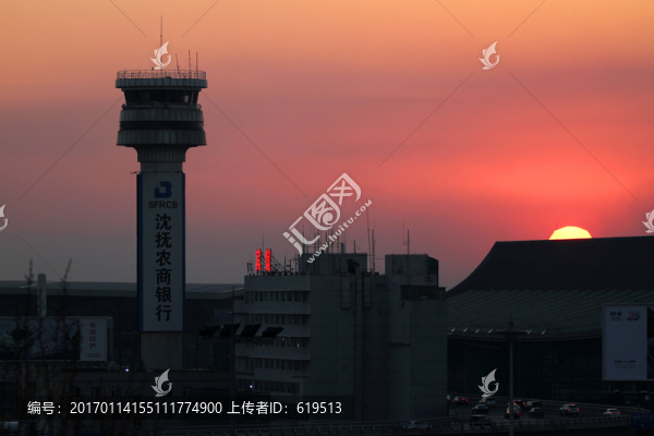 夕陽下的沈陽機(jī)場