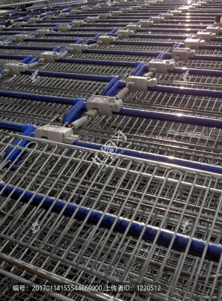 陽(yáng)光照到球童-匯圖網(wǎng) www.fosd68.com 陽(yáng)光照到球童