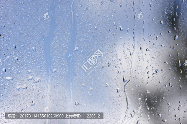 窗戶上的雨滴