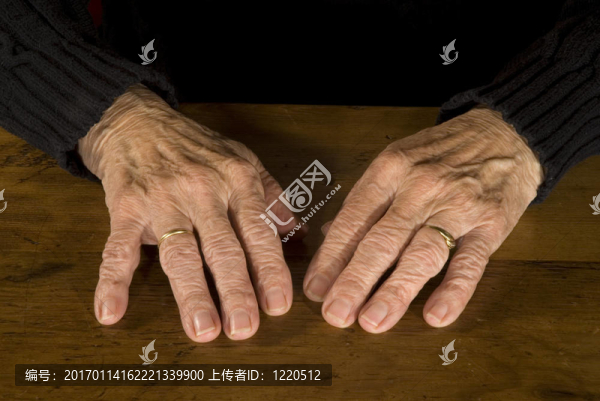 老人的手