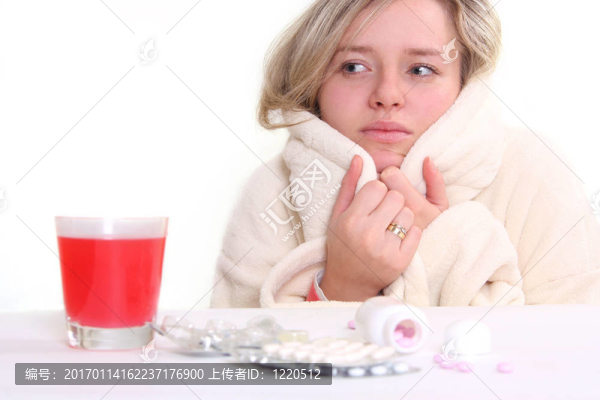 生病的女人和藥丸