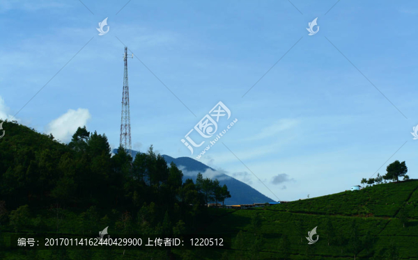 山頂上的塔