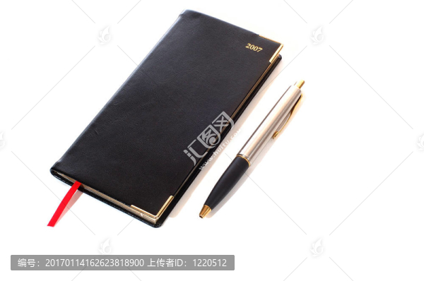 筆記本和一支鋼筆