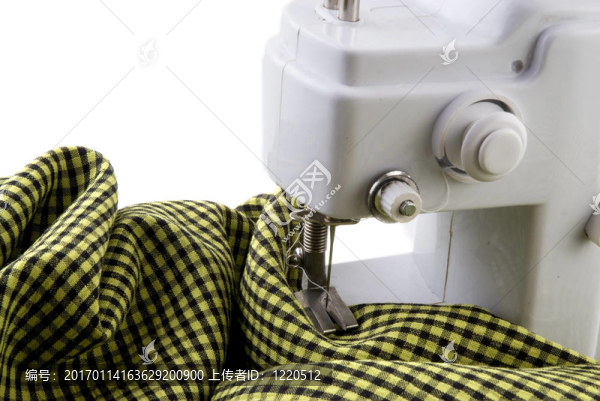 縫紉機(jī)在工作時(shí)