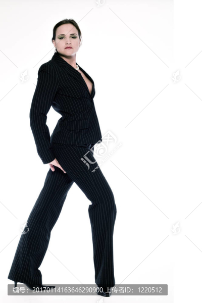年輕的女人擺姿勢(shì)
