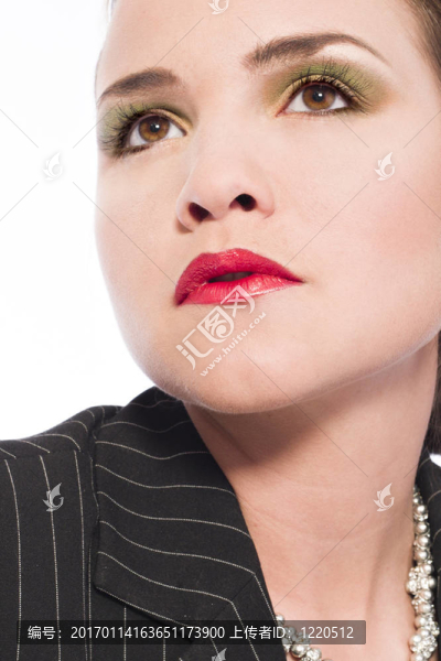 性感的紅嘴唇的年輕女人