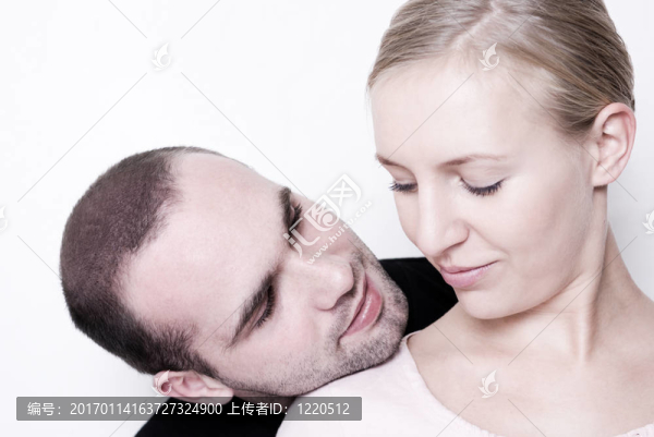 年輕的夫婦。