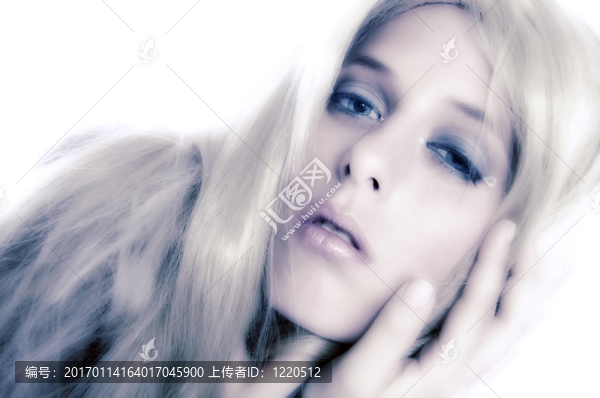 美麗的金發(fā)感覺活潑
