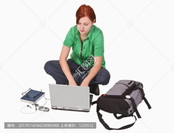 少年與筆記本電腦
