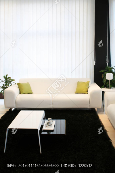 白色的沙發(fā)