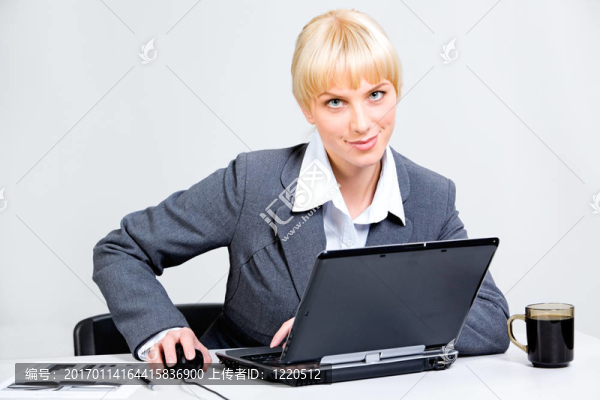 工作中的女人