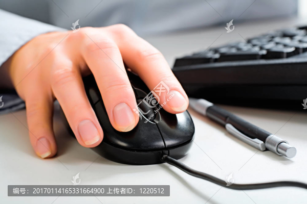 手在鼠標(biāo)