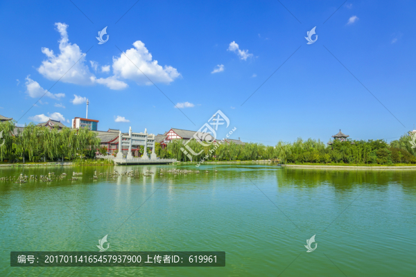 碧水藍(lán)天白云風(fēng)光