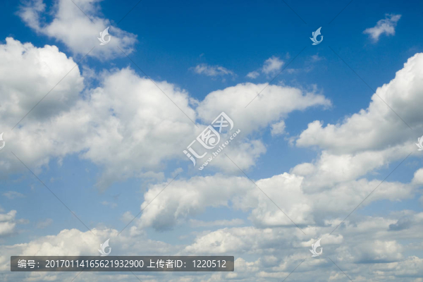 天空中的云