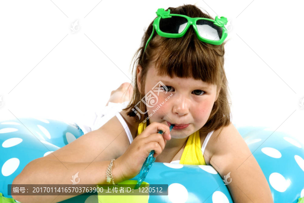 夏天的小女孩