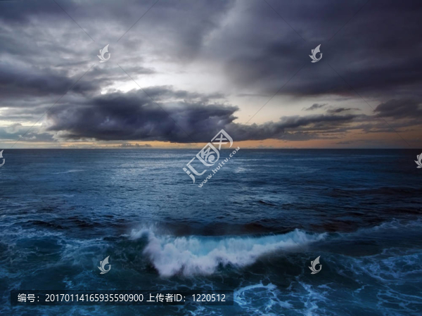 暴風(fēng)雨的海洋-匯圖網(wǎng) www.fosd68.com 暴風(fēng)雨的海洋