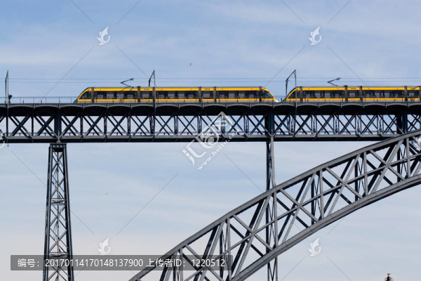 現(xiàn)代火車道口
