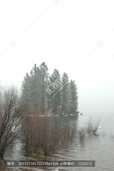 雪白的湖岸