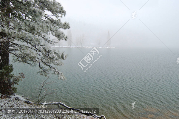雪白的湖岸