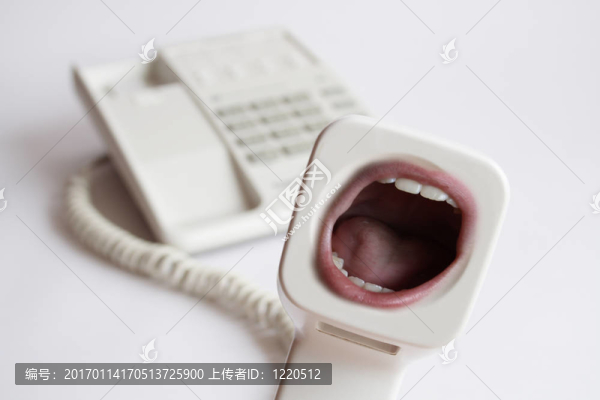 哭泣的電話聽筒