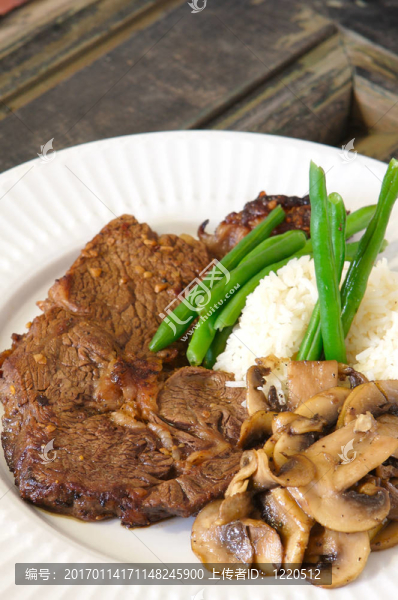 煮熟的牛肉飯