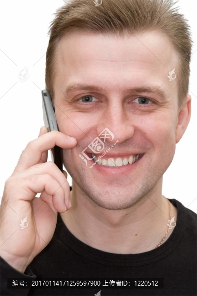 面帶微笑的男人