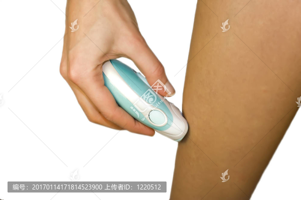 接近女人剃她的腿