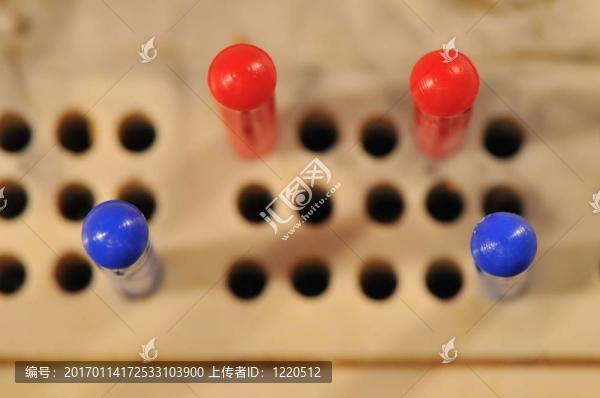 嬰兒床
