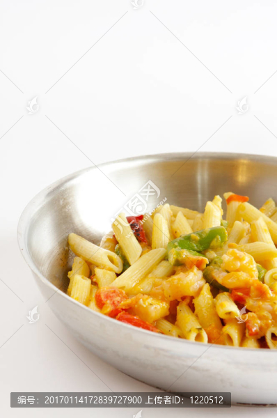 蝦意面在不銹鋼鍋