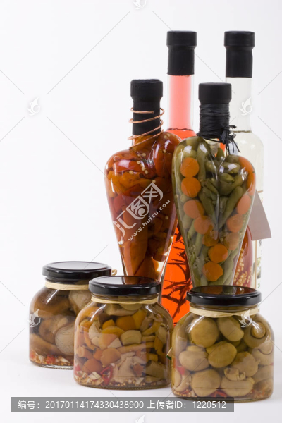腌制水果；蔬菜；蘑菇組成