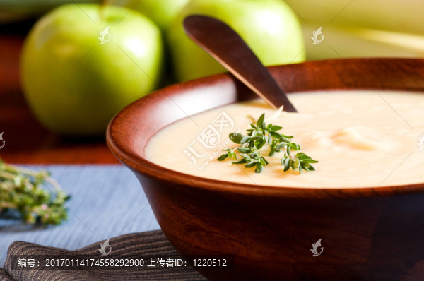 蘋果和韭菜湯
