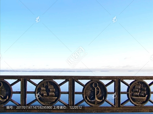 帶屏障的水景觀