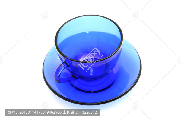 藍色玻璃空茶杯。