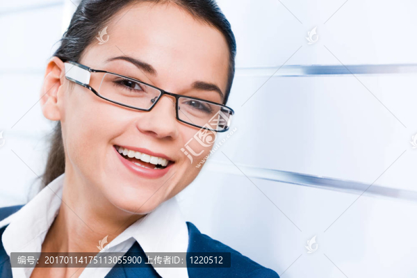 臉的女人