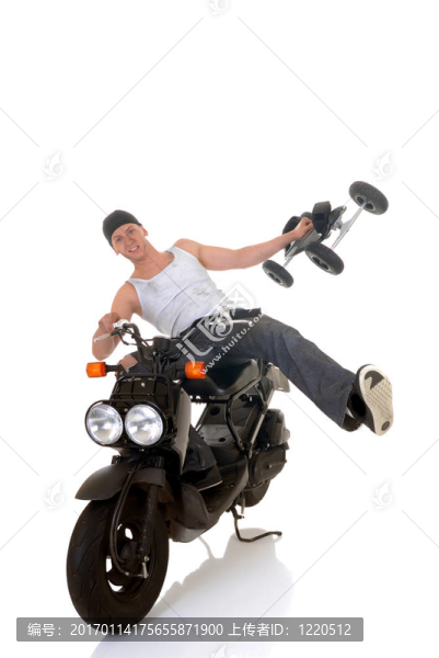 男孩和他的摩托車