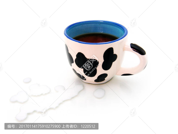 黑色點(diǎn)狀杯咖啡