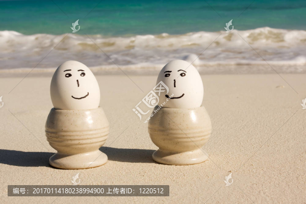 雞蛋在海灘上