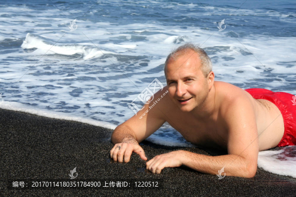 黑沙灘