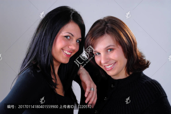 兩個(gè)女人-匯圖網(wǎng) www.fosd68.com 兩個(gè)女人