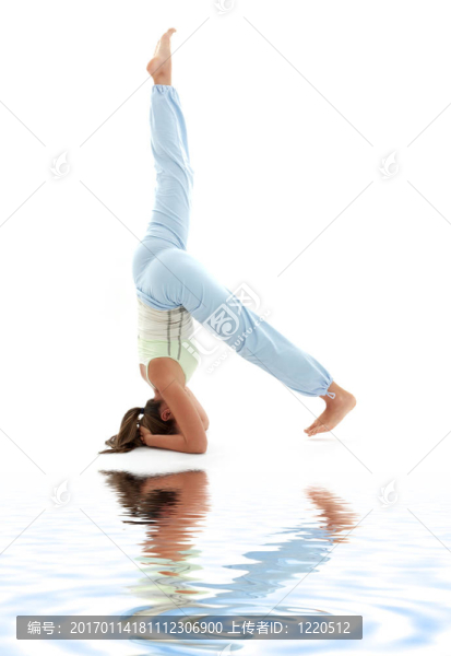 頭倒立支撐在白沙3倒立