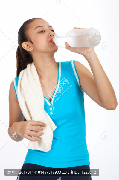 女子的飲用水