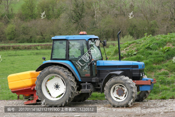拖拉機(jī)和化肥吊具-匯圖網(wǎng) www.fosd68.com 拖拉機(jī)和化肥吊具
