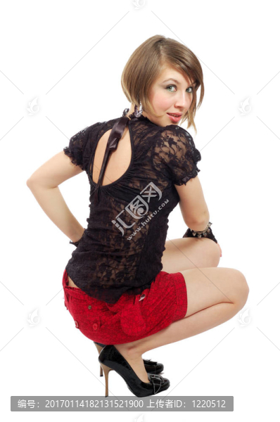 坐在地板上的漂亮女孩的畫像