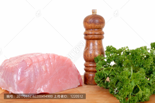 里脊烤豬肉在案板上