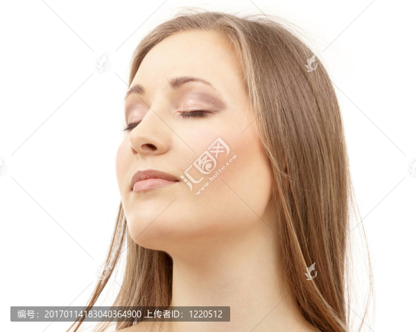 閉著眼睛的美麗女人