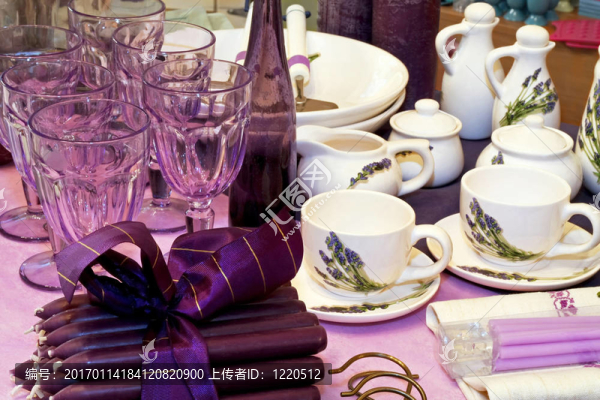 紫色的餐具