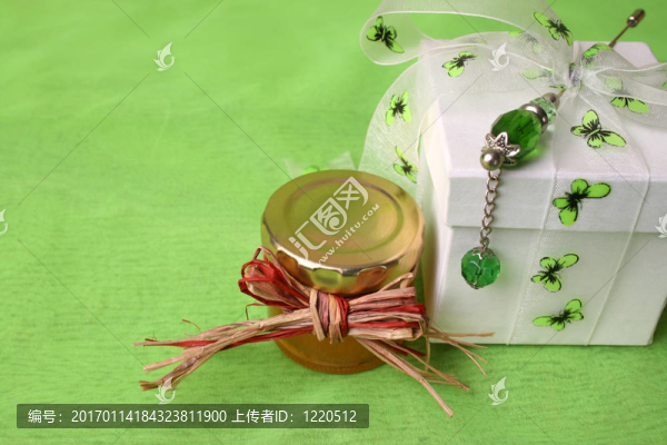盒子和蜂蜜罐