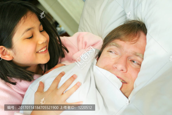 醒來；爸爸！