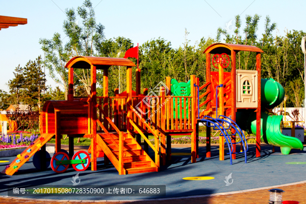 兒童游樂(lè)場(chǎng),滑梯
